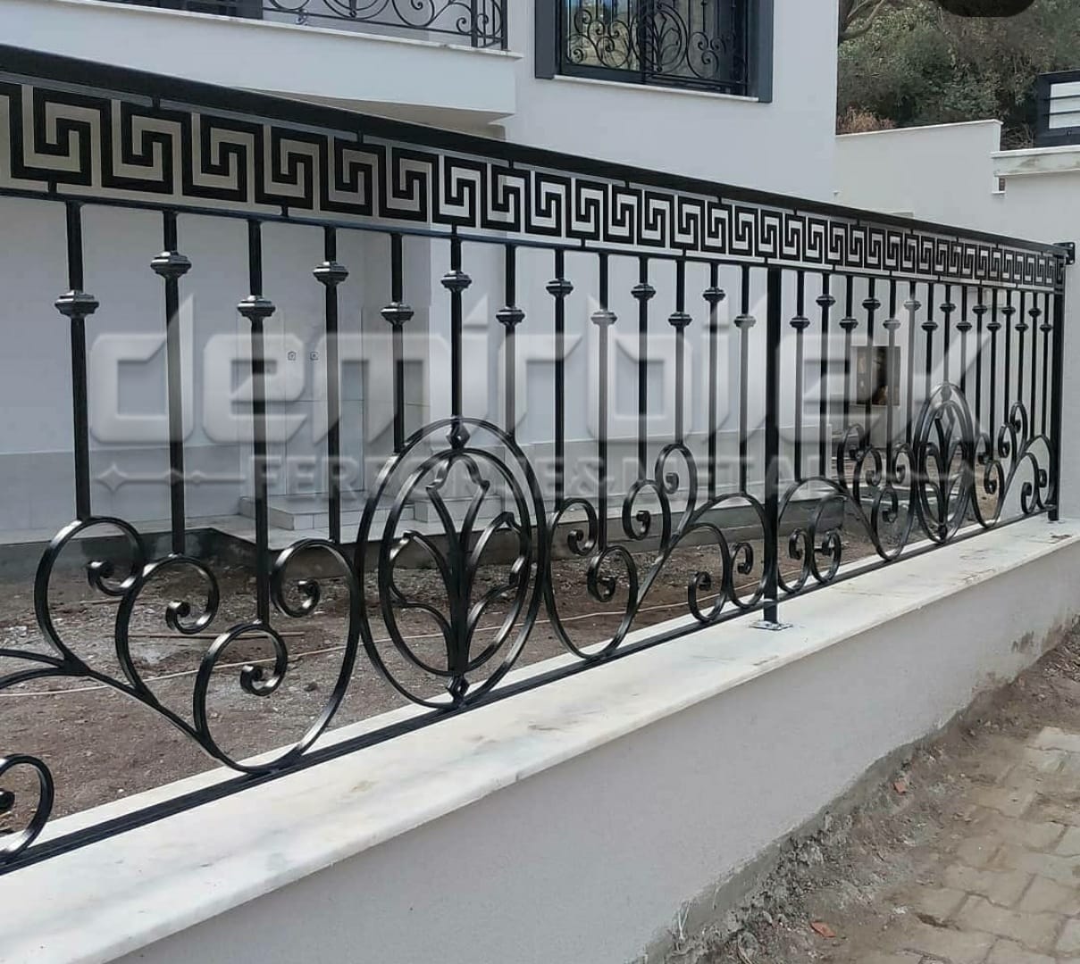 ferforje duvarüstü korkuluk