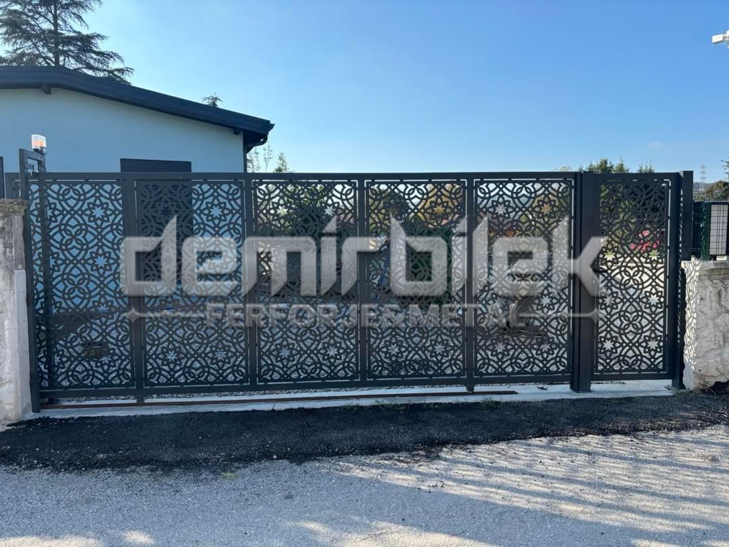 Ferforje Raylı Kapı Modeli